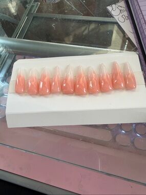 Peach Press-On Stiletto Nail Set for Women